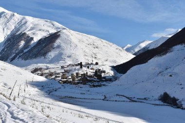 Kış Ushguli 'de Kafkasya Dağları' nda Samegrelo-Zemo Svaneti Bölgesi, Gürcistan