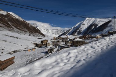 Kış Ushguli 'de Kafkasya Dağları' nda Samegrelo-Zemo Svaneti Bölgesi, Gürcistan