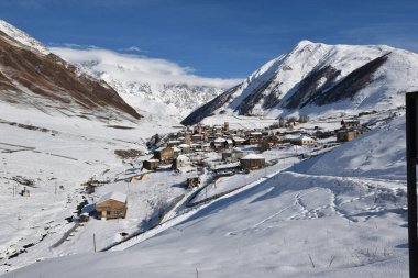 Kış Ushguli 'de Kafkasya Dağları' nda Samegrelo-Zemo Svaneti Bölgesi, Gürcistan