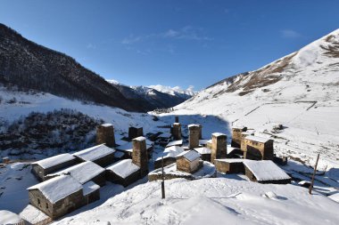 Kış Ushguli 'de Kafkasya Dağları' nda Samegrelo-Zemo Svaneti Bölgesi, Gürcistan