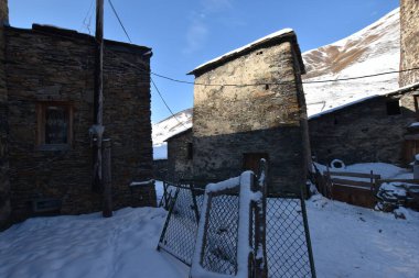 Kış Ushguli 'de Kafkasya Dağları' nda Samegrelo-Zemo Svaneti Bölgesi, Gürcistan