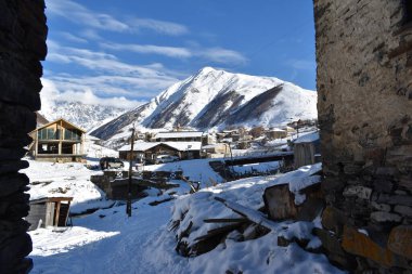 Kış Ushguli 'de Kafkasya Dağları' nda Samegrelo-Zemo Svaneti Bölgesi, Gürcistan
