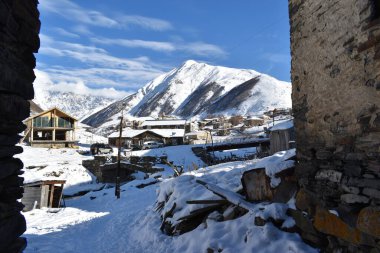 Kış Ushguli 'de Kafkasya Dağları' nda Samegrelo-Zemo Svaneti Bölgesi, Gürcistan