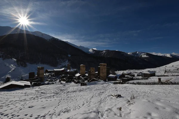 Kış Ushguli 'de Kafkasya Dağları' nda Samegrelo-Zemo Svaneti Bölgesi, Gürcistan