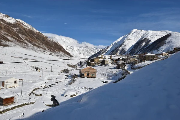 Kış Ushguli 'de Kafkasya Dağları' nda Samegrelo-Zemo Svaneti Bölgesi, Gürcistan