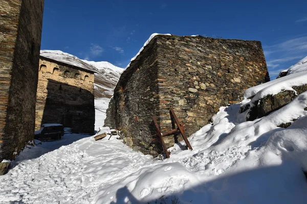 Kış Ushguli 'de Kafkasya Dağları' nda Samegrelo-Zemo Svaneti Bölgesi, Gürcistan
