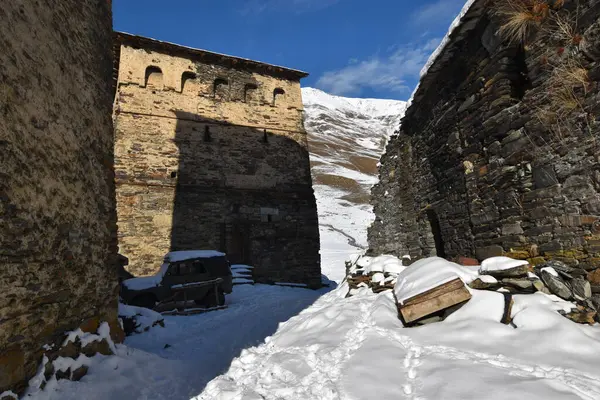 Kış Ushguli 'de Kafkasya Dağları' nda Samegrelo-Zemo Svaneti Bölgesi, Gürcistan