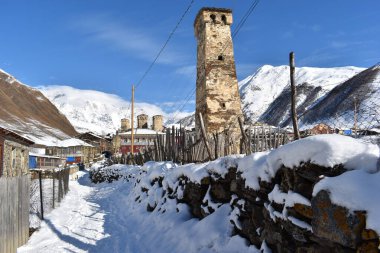 Kış Ushguli 'de Kafkasya Dağları' nda Samegrelo-Zemo Svaneti Bölgesi, Gürcistan
