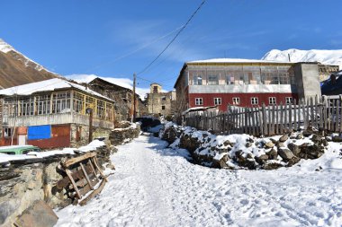 Kış Ushguli 'de Kafkasya Dağları' nda Samegrelo-Zemo Svaneti Bölgesi, Gürcistan