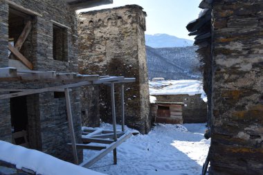 Kış Ushguli 'de Kafkasya Dağları' nda Samegrelo-Zemo Svaneti Bölgesi, Gürcistan