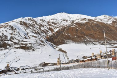 Kış Ushguli 'de Kafkasya Dağları' nda Samegrelo-Zemo Svaneti Bölgesi, Gürcistan