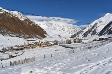 Kış Ushguli 'de Kafkasya Dağları' nda Samegrelo-Zemo Svaneti Bölgesi, Gürcistan