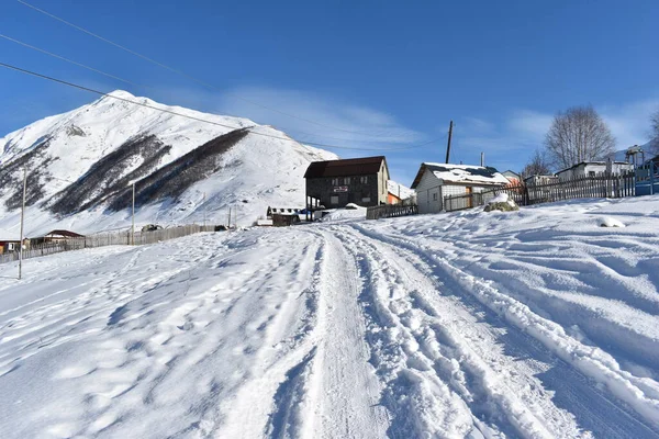 Kış Ushguli 'de Kafkasya Dağları' nda Samegrelo-Zemo Svaneti Bölgesi, Gürcistan