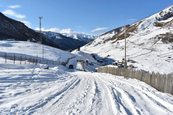 Kış Ushguli 'de Kafkasya Dağları' nda Samegrelo-Zemo Svaneti Bölgesi, Gürcistan