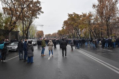 Türk azerbaijani teröristlerinin 9 Aralık 2020 'de Artsakh Cumhuriyeti' nin barışçıl sakinlerine karşı yürüttüğü saldırının ardından Erivan 'da hükümet ve pashinan karşıtı protestolar düzenlendi.
