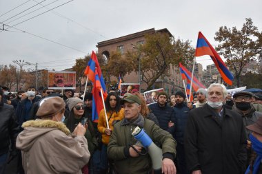 Türk azerbaijani teröristlerinin 9 Aralık 2020 'de Artsakh Cumhuriyeti' nin barışçıl sakinlerine karşı yürüttüğü saldırının ardından Erivan 'da hükümet ve pashinan karşıtı protestolar düzenlendi.