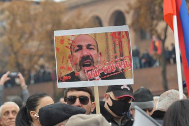 Türk azerbaijani teröristlerinin 9 Aralık 2020 'de Artsakh Cumhuriyeti' nin barışçıl sakinlerine karşı yürüttüğü saldırının ardından Erivan 'da hükümet ve pashinan karşıtı protestolar düzenlendi.