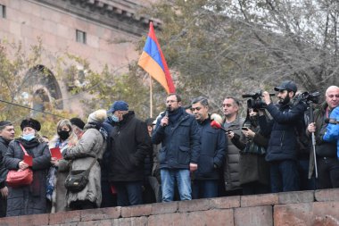 Türk azerbaijani teröristlerinin 9 Aralık 2020 'de Artsakh Cumhuriyeti' nin barışçıl sakinlerine karşı yürüttüğü saldırının ardından Erivan 'da hükümet ve pashinan karşıtı protestolar düzenlendi.