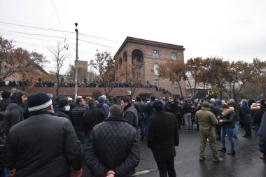 Türk azerbaijani teröristlerinin 9 Aralık 2020 'de Artsakh Cumhuriyeti' nin barışçıl sakinlerine karşı yürüttüğü saldırının ardından Erivan 'da hükümet ve pashinan karşıtı protestolar düzenlendi.