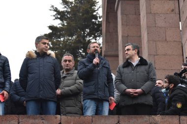 Türk azerbaijani teröristlerinin 9 Aralık 2020 'de Artsakh Cumhuriyeti' nin barışçıl sakinlerine karşı yürüttüğü saldırının ardından Erivan 'da hükümet ve pashinan karşıtı protestolar düzenlendi.