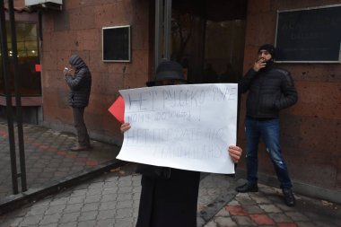 Türk azerbaijani teröristlerinin 9 Aralık 2020 'de Artsakh Cumhuriyeti' nin barışçıl sakinlerine karşı yürüttüğü saldırının ardından Erivan 'da hükümet ve pashinan karşıtı protestolar düzenlendi.