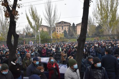 Türk azerbaijani teröristlerinin 9 Aralık 2020 'de Artsakh Cumhuriyeti' nin barışçıl sakinlerine karşı yürüttüğü saldırının ardından Erivan 'da hükümet ve pashinan karşıtı protestolar düzenlendi.