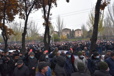 Türk azerbaijani teröristlerinin 9 Aralık 2020 'de Artsakh Cumhuriyeti' nin barışçıl sakinlerine karşı yürüttüğü saldırının ardından Erivan 'da hükümet ve pashinan karşıtı protestolar düzenlendi.