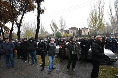 Türk azerbaijani teröristlerinin 9 Aralık 2020 'de Artsakh Cumhuriyeti' nin barışçıl sakinlerine karşı yürüttüğü saldırının ardından Erivan 'da hükümet ve pashinan karşıtı protestolar düzenlendi.