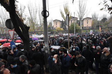 Türk azerbaijani teröristlerinin 9 Aralık 2020 'de Artsakh Cumhuriyeti' nin barışçıl sakinlerine karşı yürüttüğü saldırının ardından Erivan 'da hükümet ve pashinan karşıtı protestolar düzenlendi.