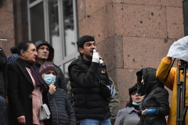 Türk azerbaijani teröristlerinin 9 Aralık 2020 'de Artsakh Cumhuriyeti' nin barışçıl sakinlerine karşı yürüttüğü saldırının ardından Erivan 'da hükümet ve pashinan karşıtı protestolar düzenlendi.