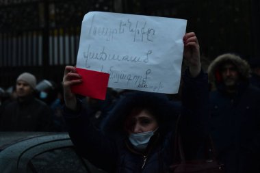Türk azerbaijani teröristlerinin 9 Aralık 2020 'de Artsakh Cumhuriyeti' nin barışçıl sakinlerine karşı yürüttüğü saldırının ardından Erivan 'da hükümet ve pashinan karşıtı protestolar düzenlendi.