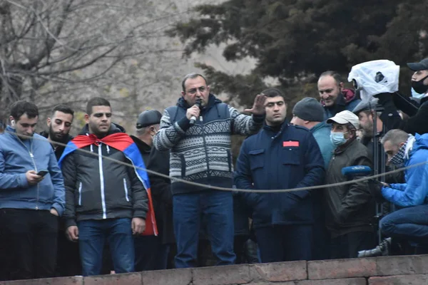 Türk azerbaijani teröristlerinin 9 Aralık 2020 'de Artsakh Cumhuriyeti' nin barışçıl sakinlerine karşı yürüttüğü saldırının ardından Erivan 'da hükümet ve pashinan karşıtı protestolar düzenlendi.