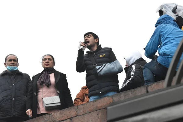 Türk azerbaijani teröristlerinin 9 Aralık 2020 'de Artsakh Cumhuriyeti' nin barışçıl sakinlerine karşı yürüttüğü saldırının ardından Erivan 'da hükümet ve pashinan karşıtı protestolar düzenlendi.