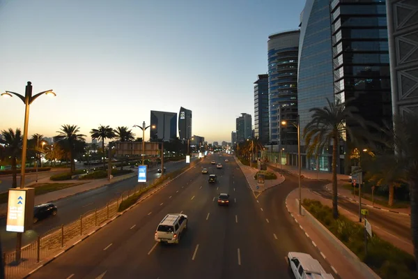アラブ首長国連邦ドバイクリークの隣のバニヤス道路 — ストック写真