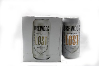 Woodbridge, Suffolk, İngiltere 10 Mart 2021: New Brewdog Lost Lagar güneş enerjisi kullanılarak mayalanmıştır ve dünyanın ilk karbon nötr birasıdır.