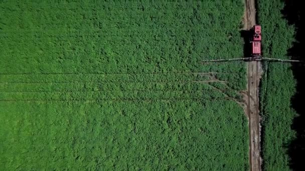 Drone Aérien Machines Agricoles Pulvérisant Des Champs Agricoles Dans Campagne — Video