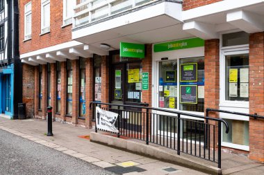 Woodbridge Suffolk UK 24 Mayıs 2021: Woodbridge şehir merkezindeki İş Merkezi Plus 'ın dış görünümü