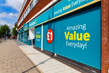 Felixstowe Suffolk UK 27 Mayıs 2021: Felixstowe şehir merkezinde indirim ve pazarlama perakendecisi Poundland 'in dış görünümü