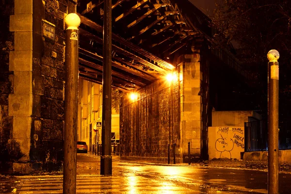 Vieux Pont Sur Place Argonne Dans 19Ème Arrondissement Paris Par Image En Vente