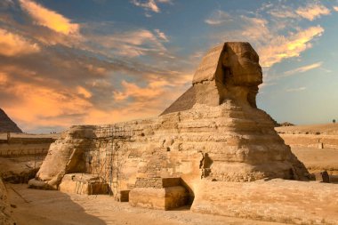 Ünlü Giza Büyük Sfenksi ve Mısır Piramitleri