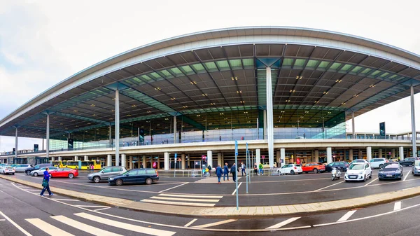 2020年11月1日 ドイツ シェーンフェルト ベルリン ブランデンブルク空港のコヴィト 19試験センターに到着 — ストック写真