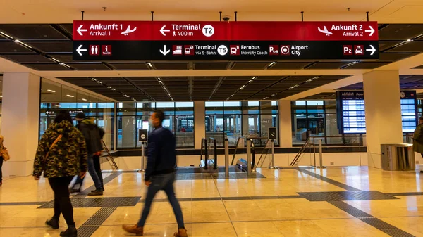 Pasajeros Recién Inaugurado Aeropuerto Berlín Brandenburg Aeropuerto Willy Brandt Cerca — Foto de Stock