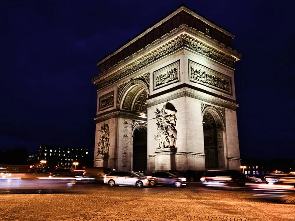 シャルル ゴール広場の有名な凱旋門の眺めパリ フランスで劇的な外観 — ストック写真