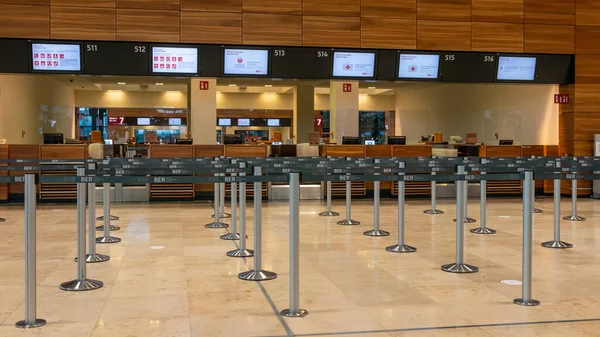 Εμπόδια Μπροστά Από Την Περιοχή Check Στο Αεροδρόμιο Του Βραδεμβούργου — Φωτογραφία Αρχείου
