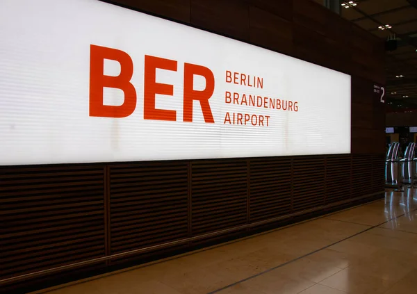 Berlin Brandenburg Havaalanı Logosu (BER) - Willy Brandt Havaalanı - Schnefeld, Almanya - 1 Kasım 2020
