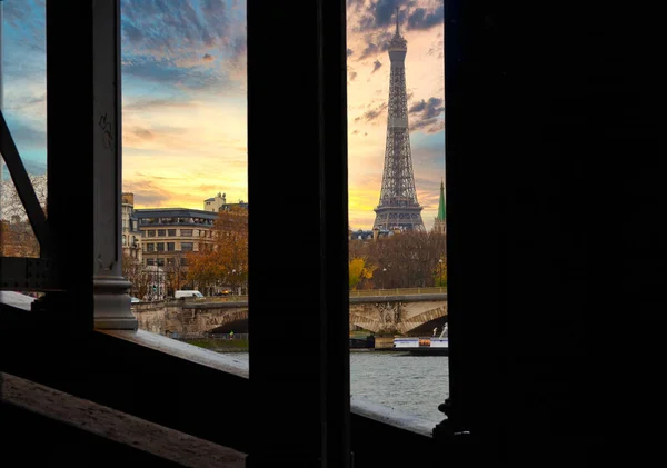 Paris França Novembro 2019 Sob Uma Ponte Vista Torre Eiffel — Fotografia de Stock