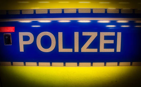 Німецький Поліцейський Підпис Білими Літерами Поліцейській Машині — стокове фото
