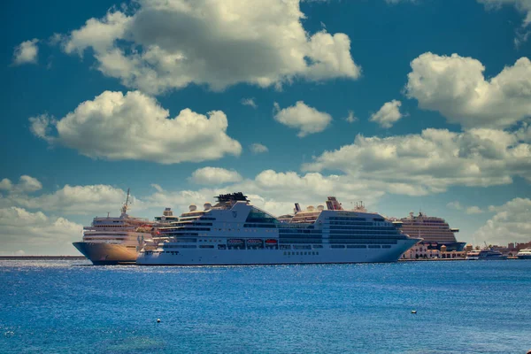 Rhodos Griekenland Juli 2019 Cruiseschepen Haven Van Rhodos — Stockfoto