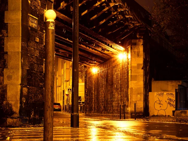 Paris Yağmurlu Bir Gecede Argonne Meydanı Ndaki Eski Köprü Telifsiz Stok Imajlar