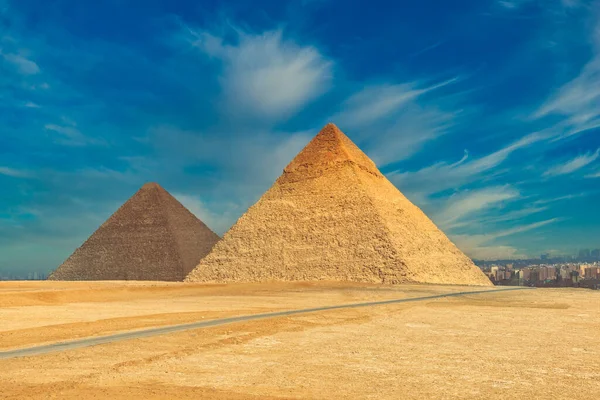 Berömda Pyramiderna Vid Giza Egypten Med Blå Himmel — Stockfoto